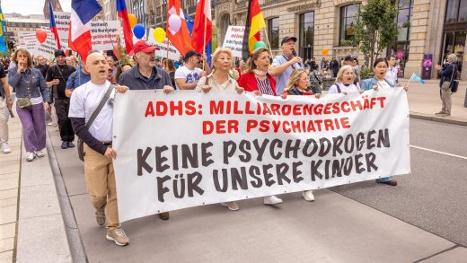 В Гамбурге прошла протестная неделя «Детство — это не болезнь»